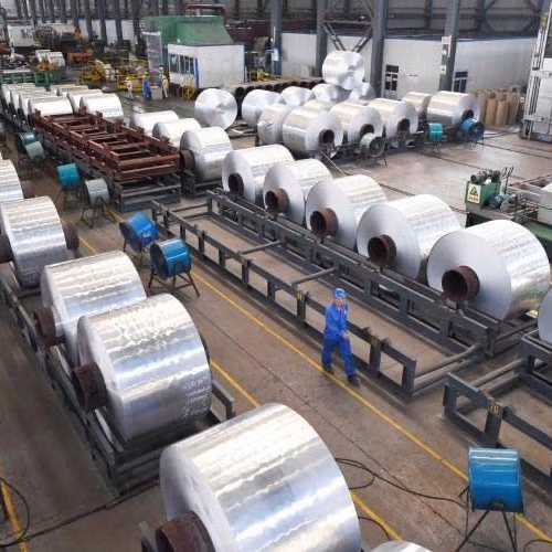 Los precios del aluminio bajan a pesar de que los cierres de las fundiciones reducen la oferta