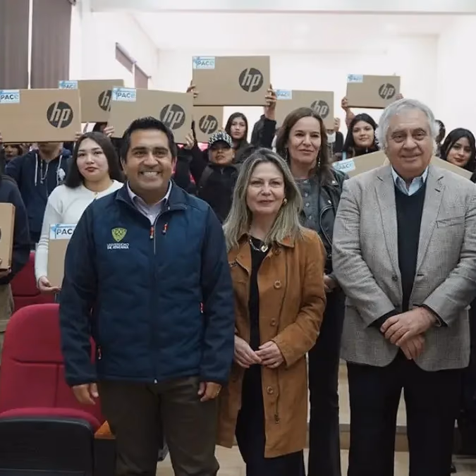 Lundin Mining entregó computadores a estudiantes del Programa PACE de la Universidad de Atacama