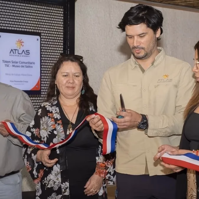 María Elena avanza en energía limpia con tótems solares de Atlas Renewable Energy