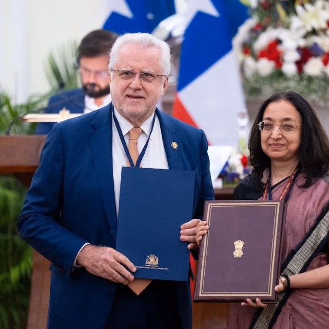 Máximo Pacheco se reunió con el presidente del Grupo Adani en India y visitó instalaciones de nueva fundición