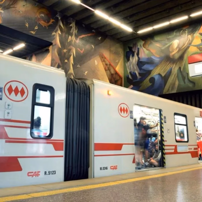 Metro de Santiago abrirá a las 06:00: el ajuste clave para movilizar a más de 35 mil corredores en la Maratón 2026