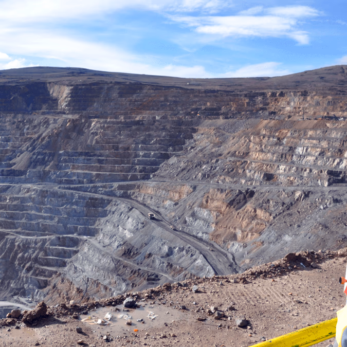 Minera Los Pelambres busca trabajadores: vacantes activas en operación y contratistas con postulación directa