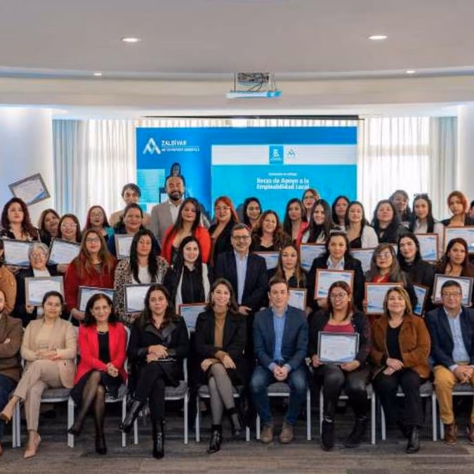 Minera Zaldívar otorga becas de empleabilidad a mujeres de Antofagasta