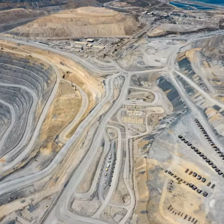 Minería de cielo abierto en Chile: Desafíos y avances hacia una producción más sostenible y eficiente