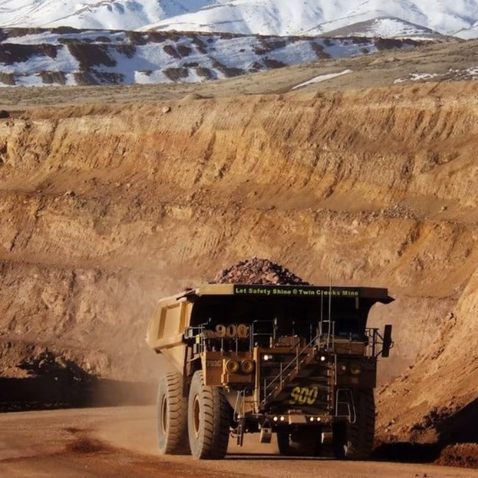 Newmont Corp supera estimaciones de ganancias en producción de oro