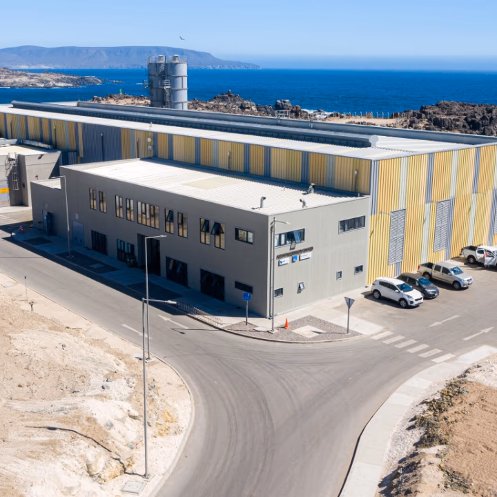Operadores de la desaladora más eficiente del país promueven al agua de mar como fuente segura de abastecimiento
