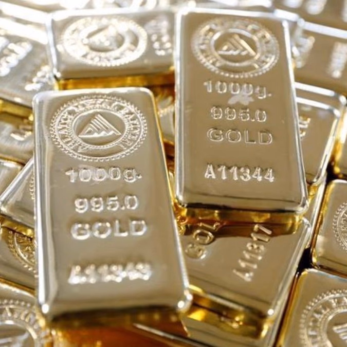 Oro sube tras débiles datos chinos que redujeron apetito por riesgo