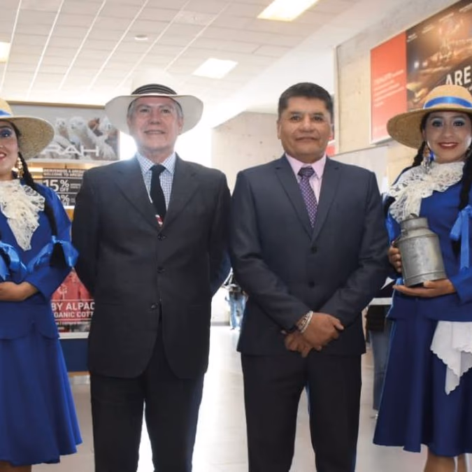 Perumin: Autoridades de Arequipa y del IIMP reciben a primeros convencionistas