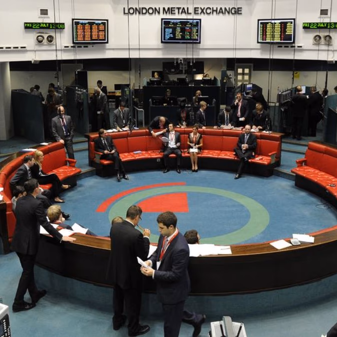 Pioneros del mercado de metales regresan al centro del conflicto