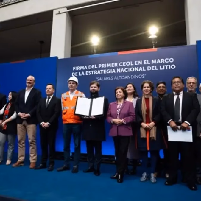 Presidente Gabriel Boric encabeza firma del primer Contrato Especial de Operación de Litio con Enami para proyecto Salares Altoandinos