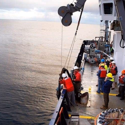 Reanudan minería de aguas profundas tras rescatar a robot