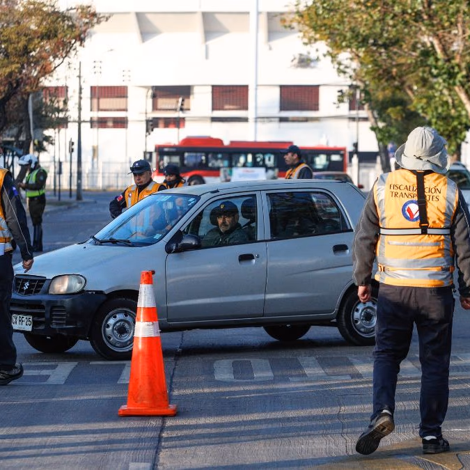 Restricción vehicular en la Región Metropolitana: detalles para el viernes 12 de junio
