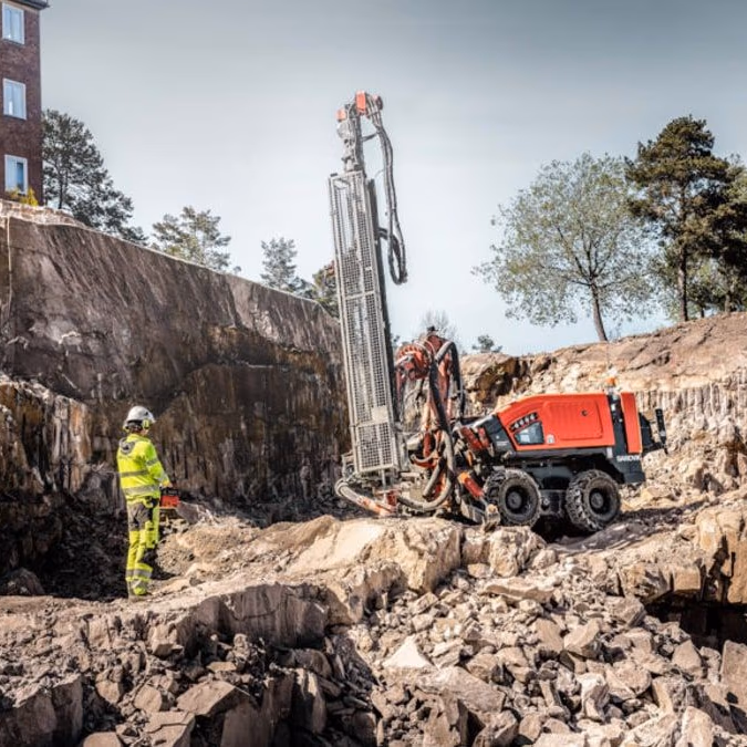 Sandvik presenta la perforadora eléctrica Commando DC310RiE para obras urbanas