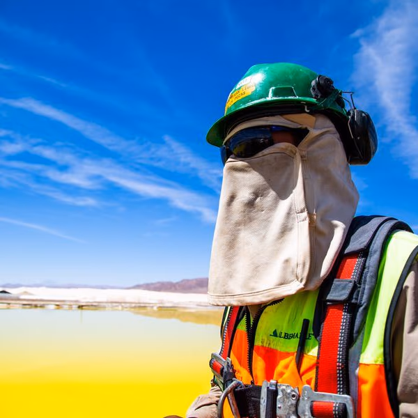 SMA formula cargos a Albemarle por superar limites de extracción de salmuera en el Salar de Atacama