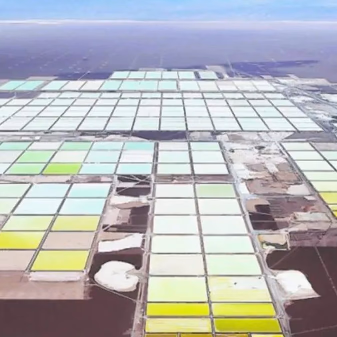 SQM registra ganancias en alza y marca récord histórico en ventas de litio en medio de señales de recuperación del mercado