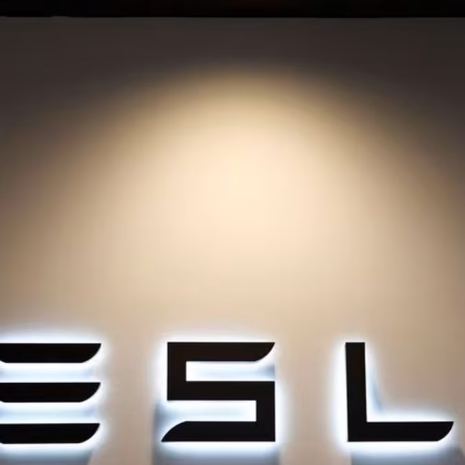 Tesla registra nombre en Chile y busca personal para nueva operación