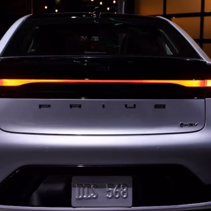 Toyota retira del mercado autos Prius por fallas en las manijas de las puertas