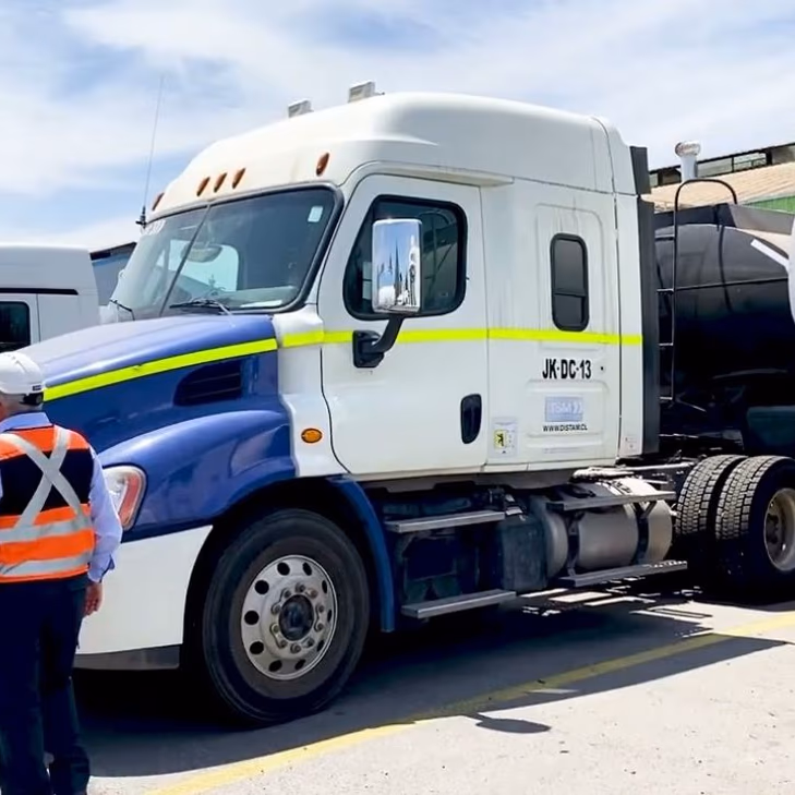 Transportes Santa María Impulsa la Seguridad en Minería con Innovador Transporte de Carga Peligrosa