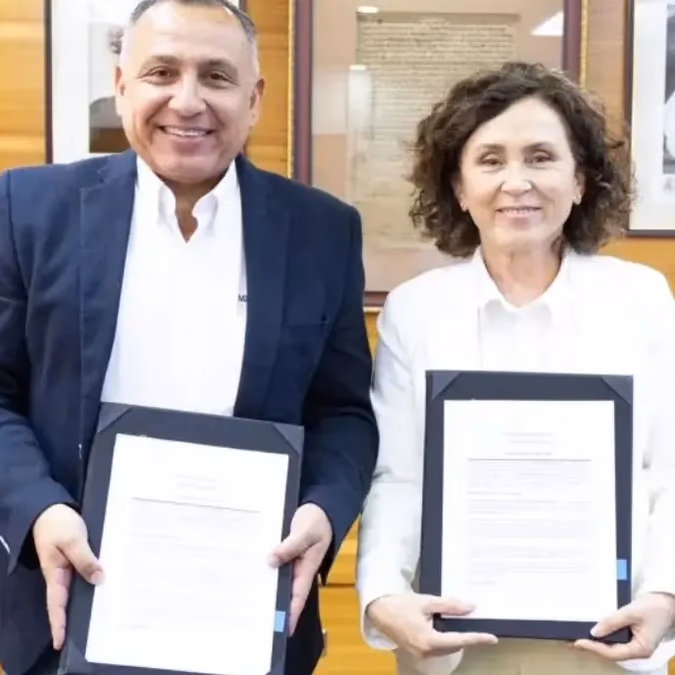 UCN y Minera Meridian El Peñón refuerzan alianza para desarrollo e innovación