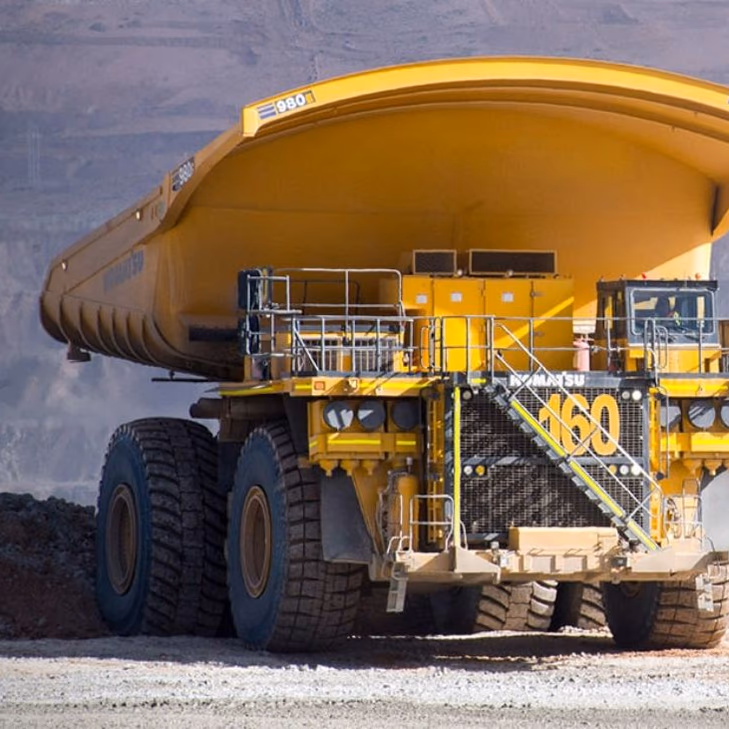 Universidad Católica de Chile se posiciona como líder en Ingeniería de Minería según Ranking QS, impulsando la sostenibilidad y competitividad del sector
