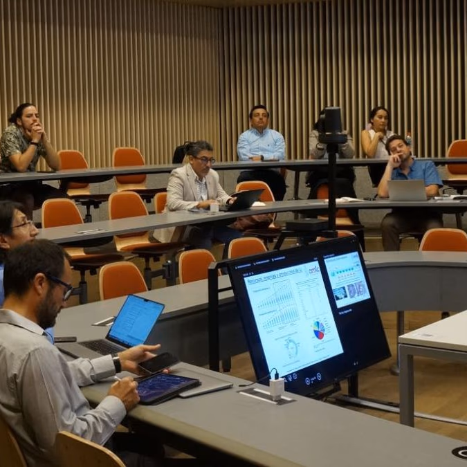 Universidad de Chile trabaja en la formación de un grupo transdisciplinar en temas de litio y salares