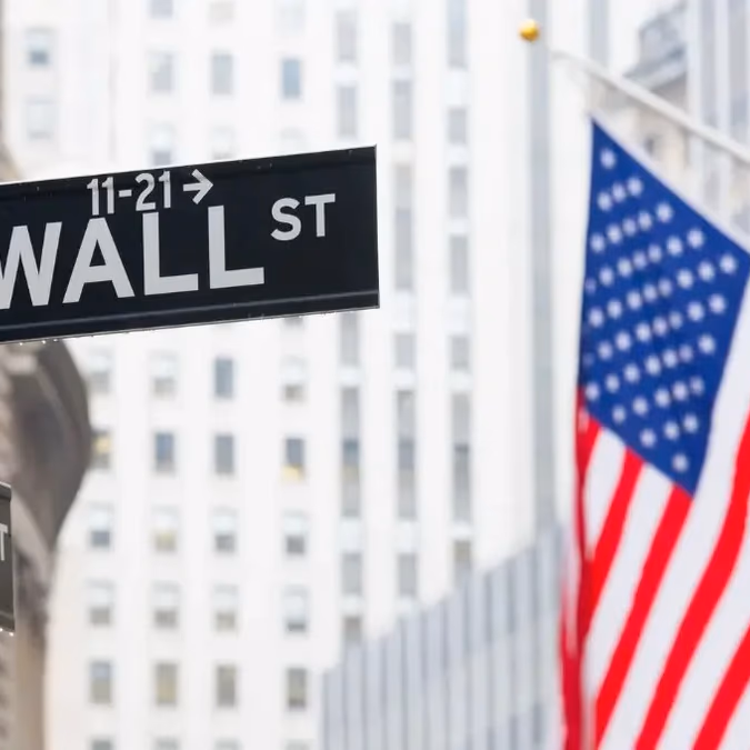 Wall Street cierra en rojo tras Nvidia: Nasdaq -1,18% e IPSA -0,75% pese a ingresos récord de US$68,1 mil millones