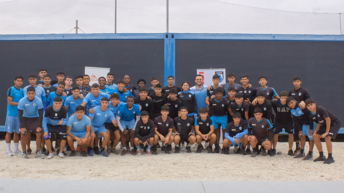 100 jóvenes promesas de Deportes Iquique participaron en charlas formativas apoyados por Fundación Collahuasi