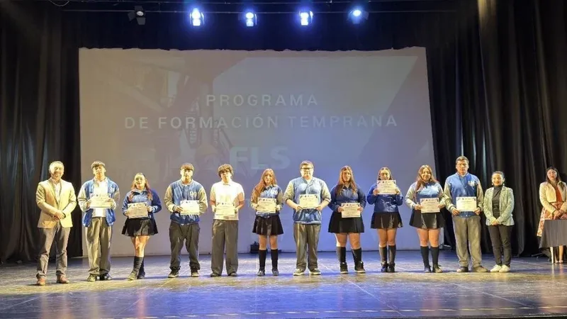 107 jóvenes de Casablanca reciben certificación técnica para la industria minera chilena