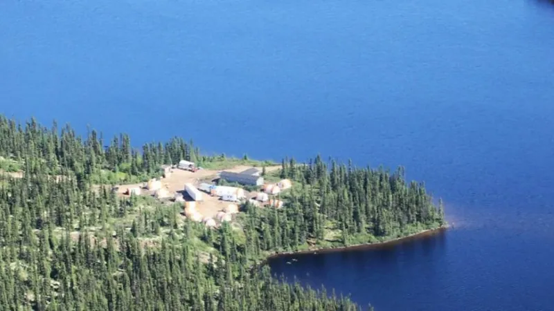 Focus Graphite anuncia uno de los mayores depósitos de grafito en Lac Tétépisca