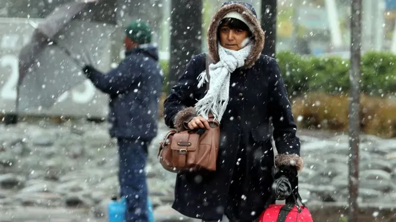 Frío en Santiago: mínimas caerán hasta 3 °C este sábado en la Región Metropolitana