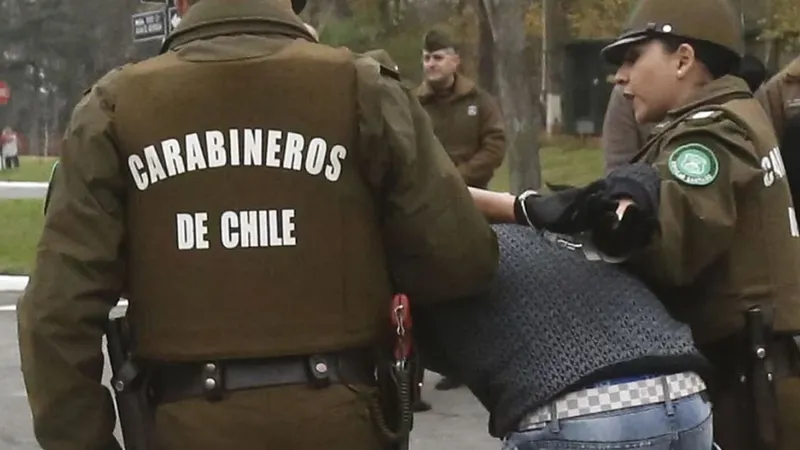 Prisión preventiva para imputado por armas y drogas en sede Duoc UC de Maipú tras intento de fuga