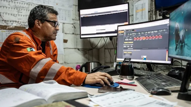 Sensor inteligente en El Teniente reduce desrielamientos y aumenta en 800 toneladas diarias el transporte de mineral