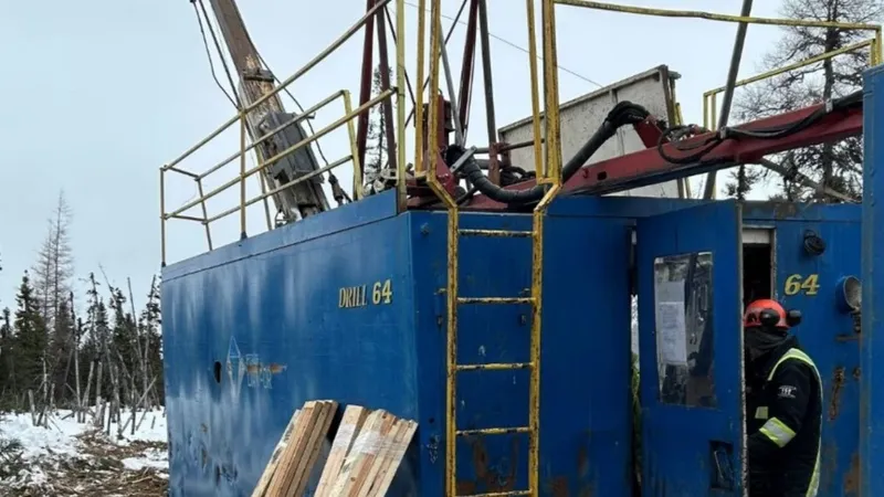 Brunswick Exploration perfora 17,7 metros con 1,10% Li₂O en Anatacau Main