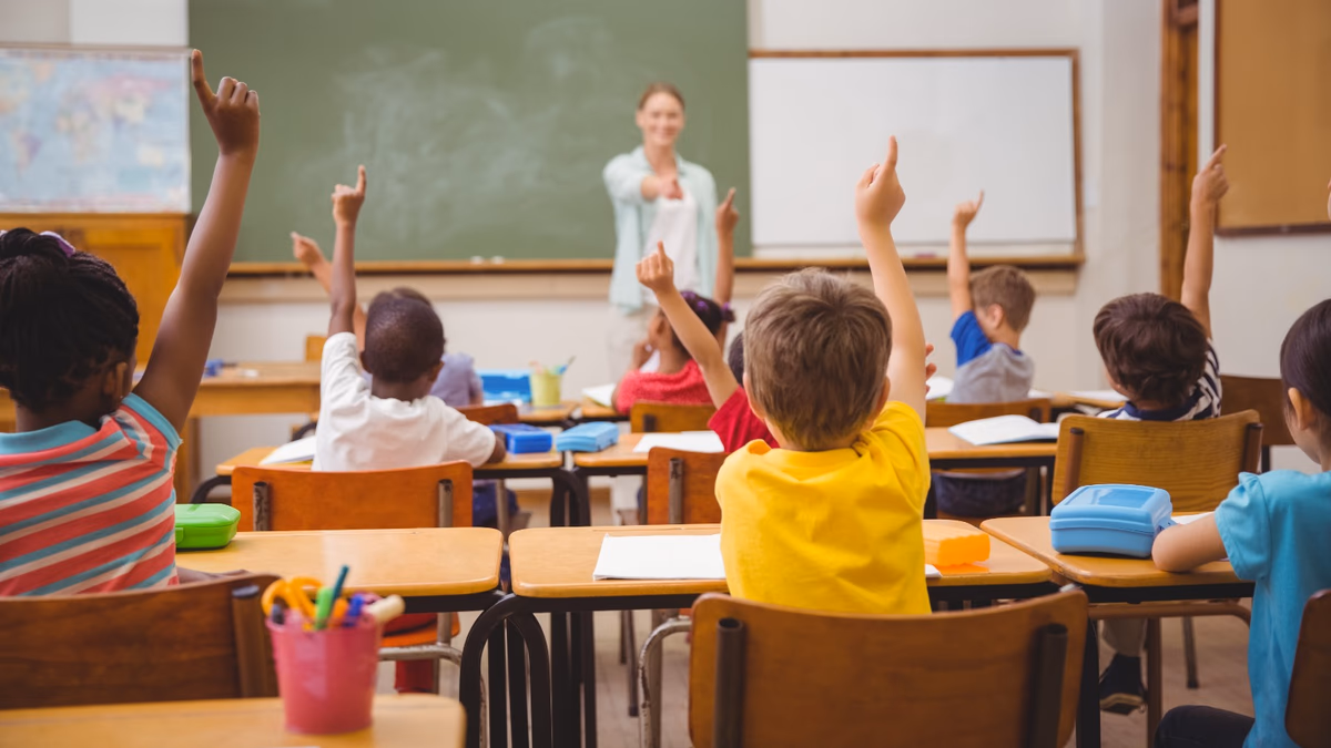 Gana $40 millones al año en USA: Buscan profesores chilenos que viajen a enseñar español