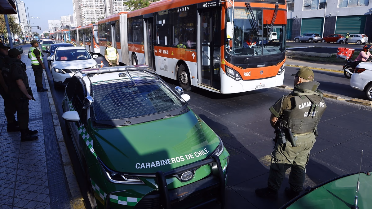 ¿Cuál es la multa por evadir el pago del pasaje en el transporte público?