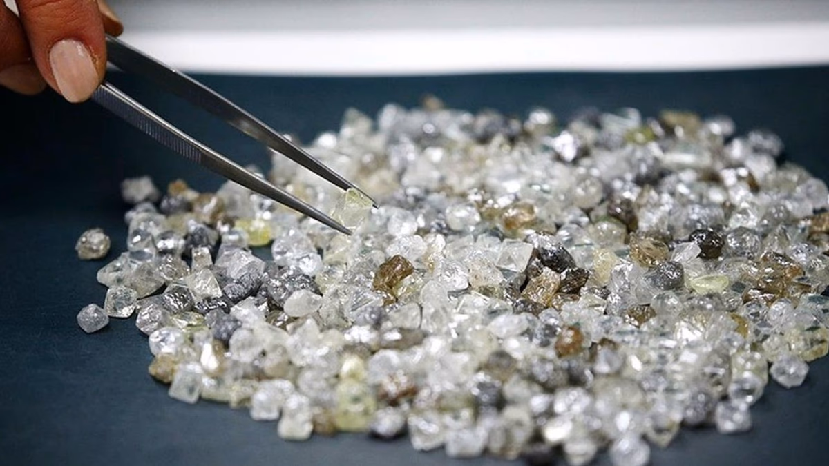 De Beers baja precios de diamantes y reduce su círculo de compradores en plena presión del mercado