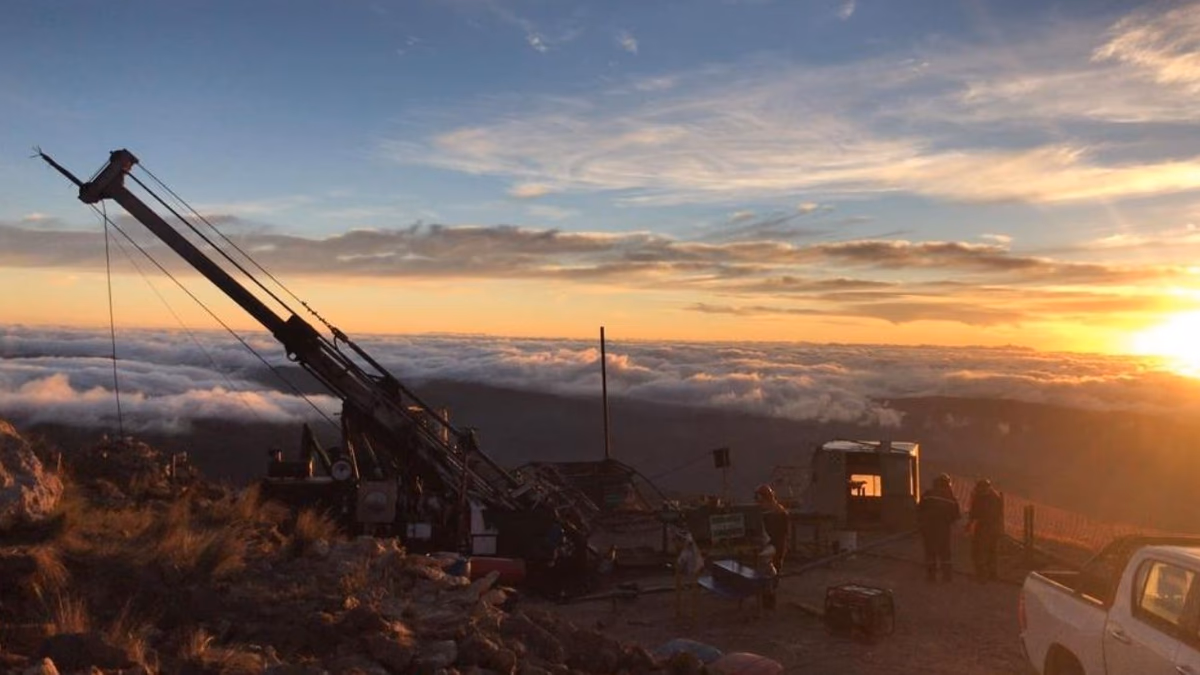 Eloro inicia perforación de 40.000 metros en Iska Iska para reforzar evaluación económica en Bolivia
