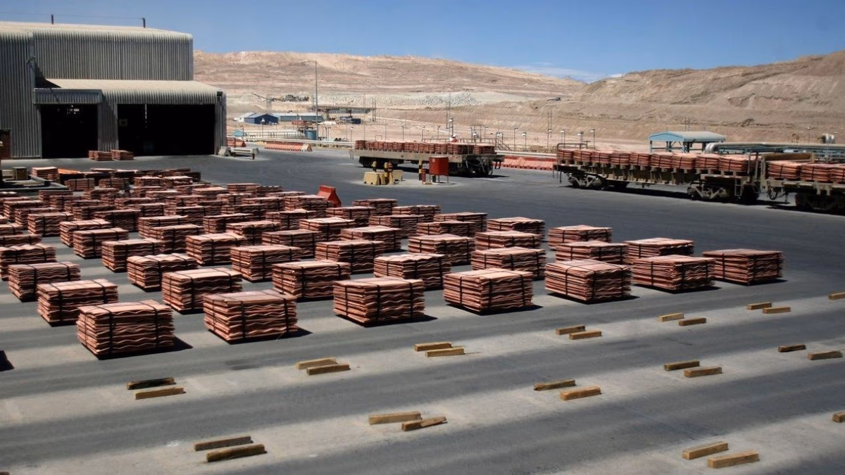 Cobre recupera los US$6 la libra y presiona a la baja al dólar en Chile