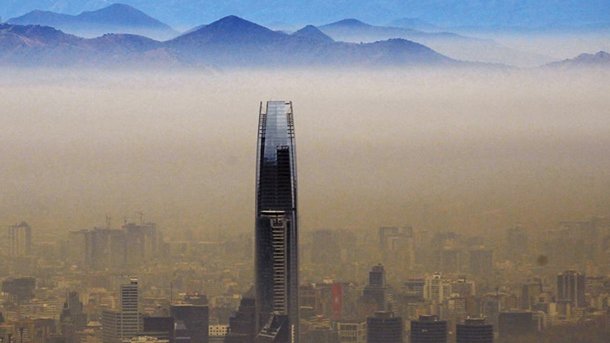 Alerta ambiental se extiende en Santiago: autoridades mantienen restricciones por mala calidad del aire