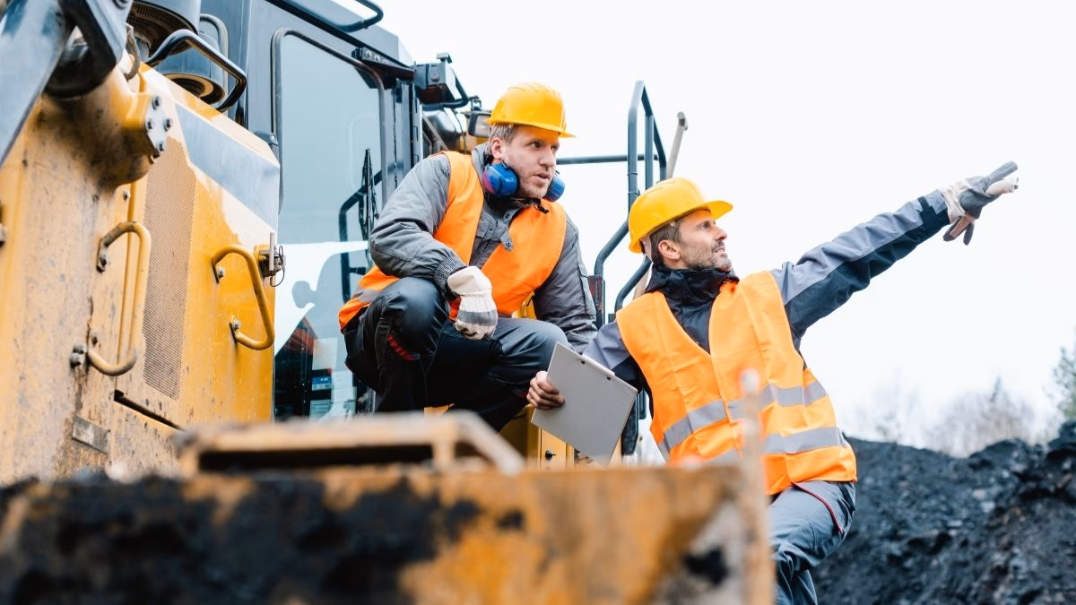 Trabajos de Maestro M1 y limpieza industrial: revisa vacantes con sueldos de hasta $1.800.000