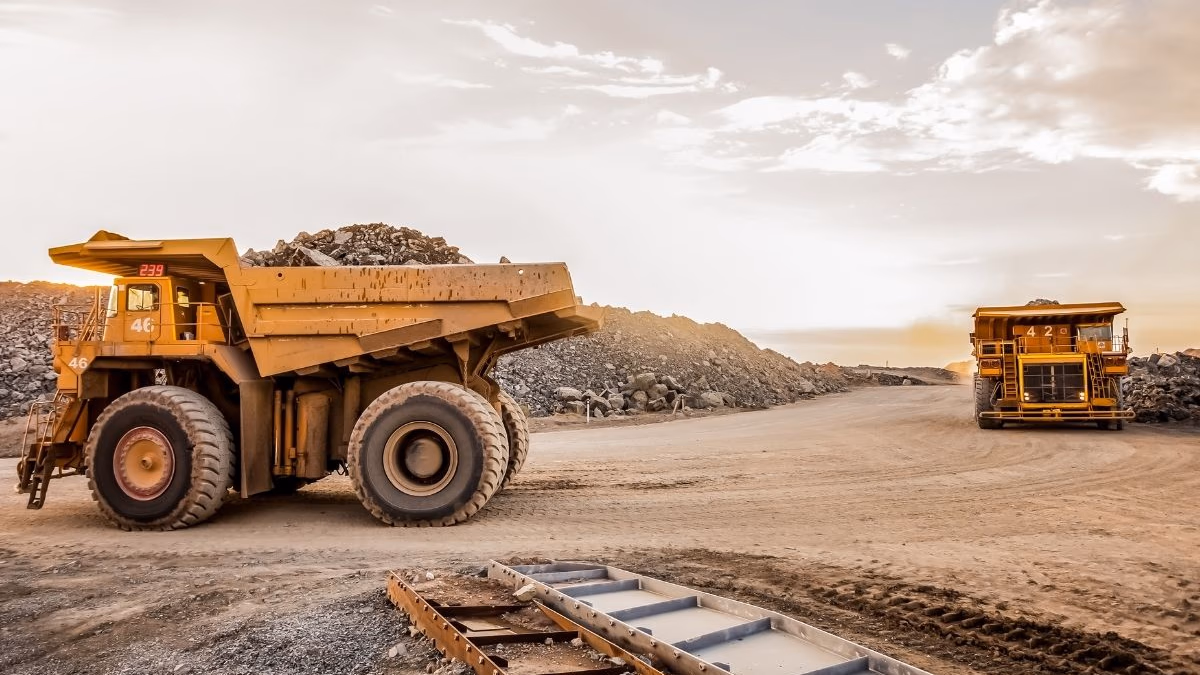 Trabajo para operador de excavadora en minería: revisa vacantes con sueldos de hasta $1.800.000