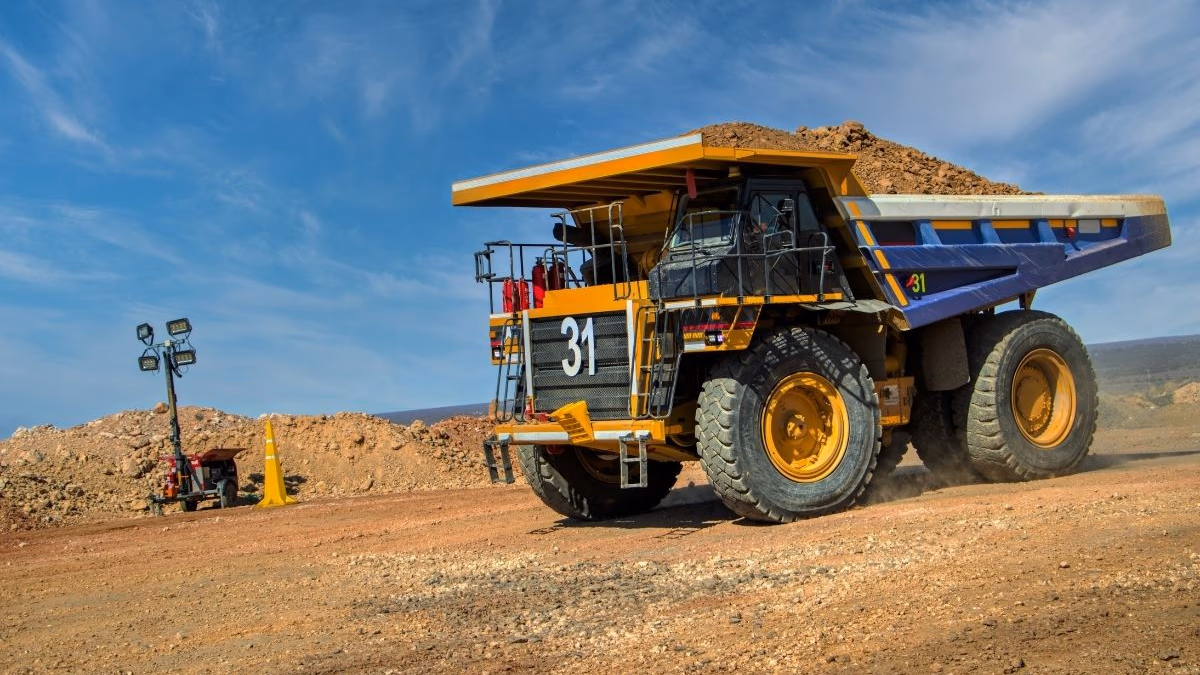 Trabajos para operadores de equipos móviles en minería: revisa vacantes con sueldos de hasta $2.360.000