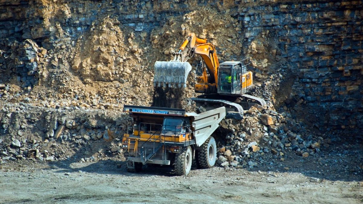 Trabajos para ingenieros civiles y de ejecución en minería: revisa ofertas vigentes en metalurgia, minas, mecánica y electricidad
