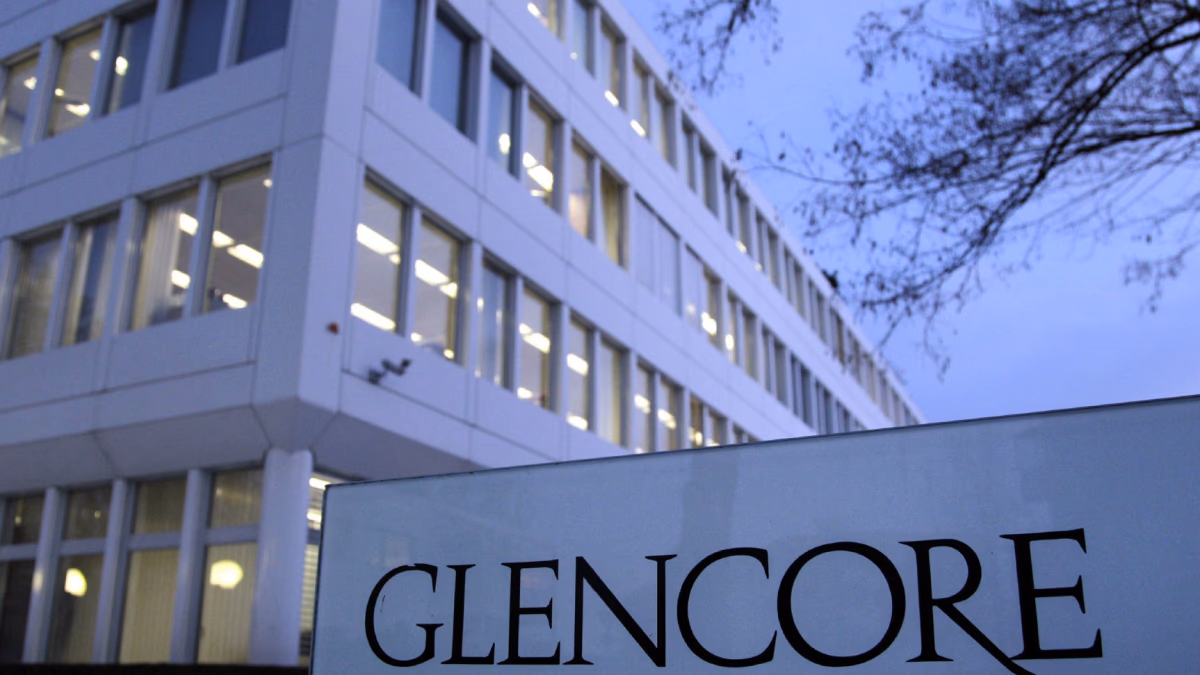 Acciones del gigante minero Glencore en máximos de 10 años por súper ciclo de commodities