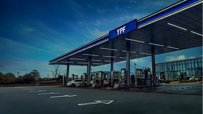 Acuerdo histórico entre YPF y Eni para duplicar producción de gas en Vaca Muerta