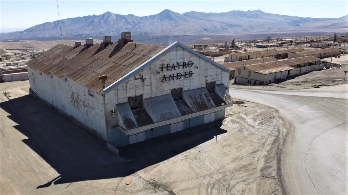 Alejandro Moreno: Premio Presidente 2024 y su innovador proyecto «Salón de Actos» revitalizan teatros históricos de Atacama