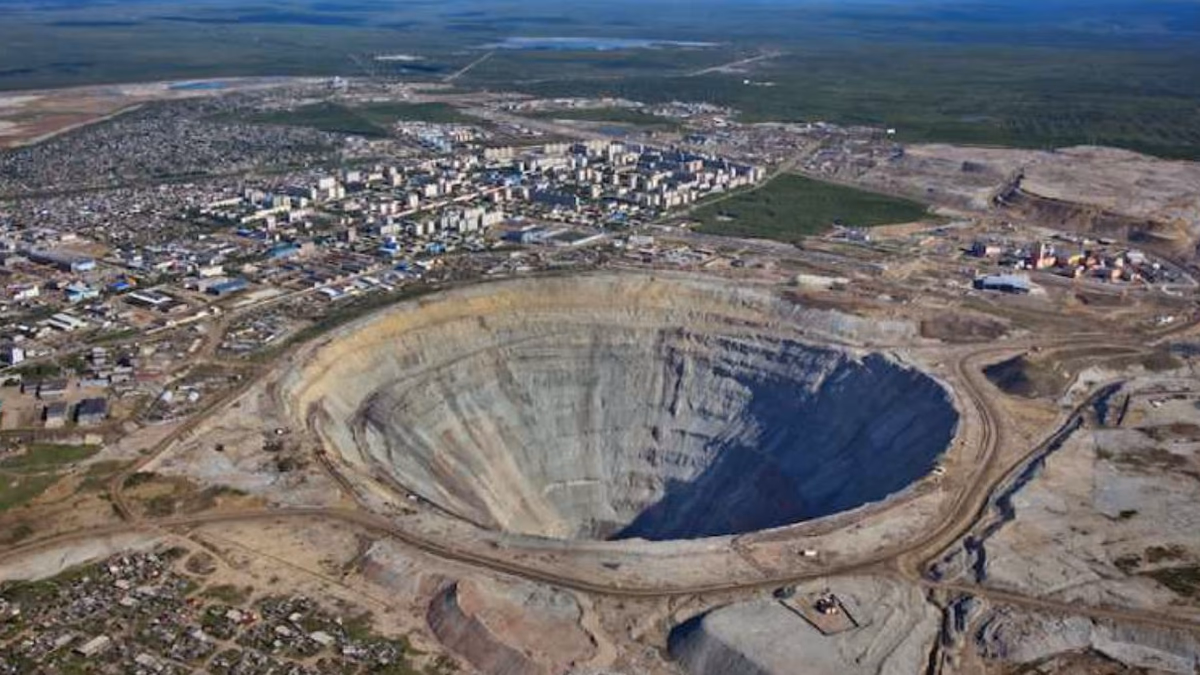 Alrosa inicia la construcción de una nueva gran mina de diamantes
