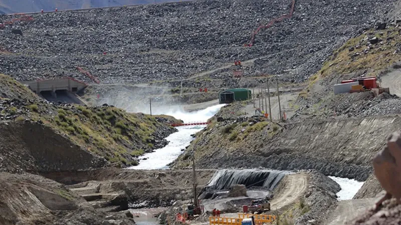 Alto Maipo se impone en arbitraje clave y mantiene vigente contrato eléctrico con Los Pelambres hasta 2040