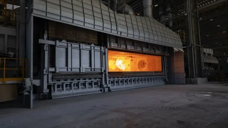 Aluminio: 1,6 millones de toneladas en riesgo tras fuerza mayor de EGA por ataque en Medio Oriente