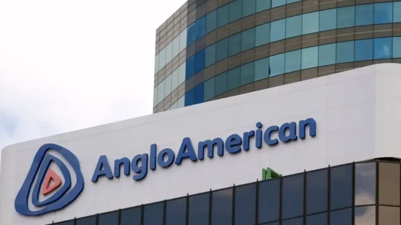 Anglo American agranda pérdida a US$3.741 millones en 2025: qué golpeó al cobre en Chile y cómo avanza su hoja de ruta con Teck y Codelco